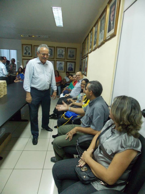 Muita emoção no embarque das 10 alunas do Intercâmbio Educacional “Aprender é uma viagem” para os Estados Unidos. - Imagem 9