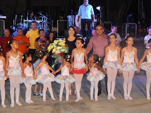 Escolinha de Balé de Lagoinha se apresentou e encantou o Publico 