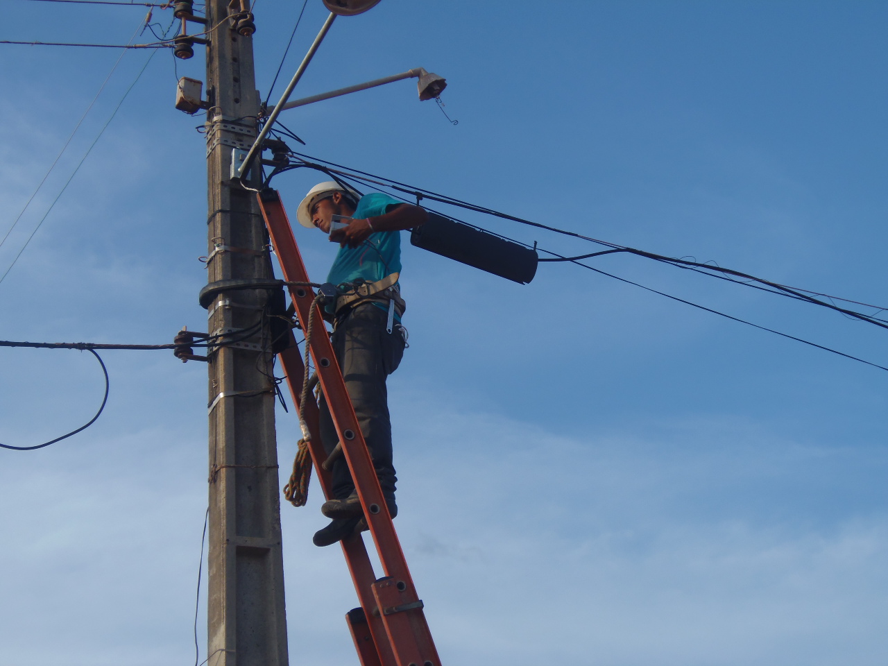 Tem início recuperação da iluminação pública dos povoados