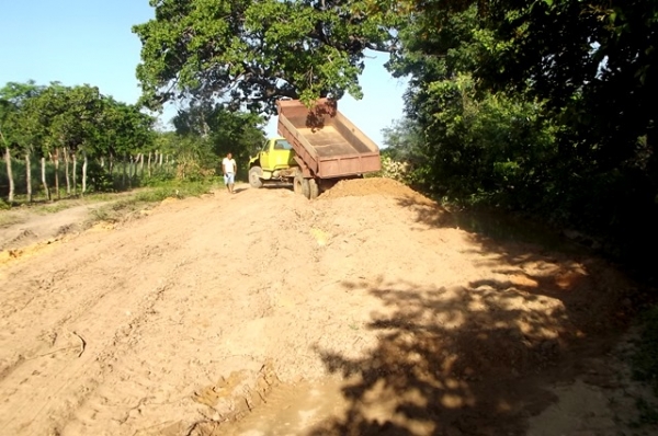 Prefeitura inicia recuperação de estrada vicinal no interior de Canavieira - Imagem 2