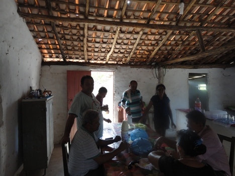 Prefeito prestigia aniversário de funcionário - Imagem 12