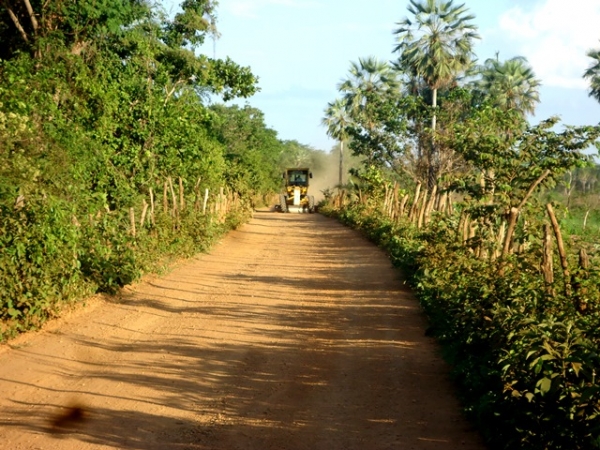 Prefeitura inicia recuperação de estrada vicinal no interior de Canavieira - Imagem 11