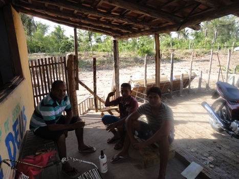 Prefeito prestigia aniversário de funcionário - Imagem 6