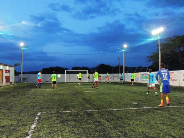 Arena do Cesinha campo society, com gramado sintético e iluminação - Imagem 13