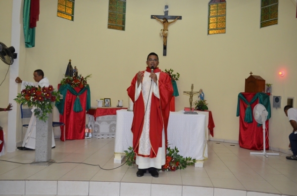 Vera Mendes: Fiéis lotam igreja no último dia de novena do padroeiro São Sebastião. - Imagem 6