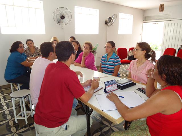 Reunião para discussão sobre como serão executados os programas sociais