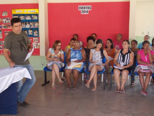 Secretaria de Educação realizou reunião com Prefeito e Professores e Coordenadores da rede municipal de ensino. - Imagem 8