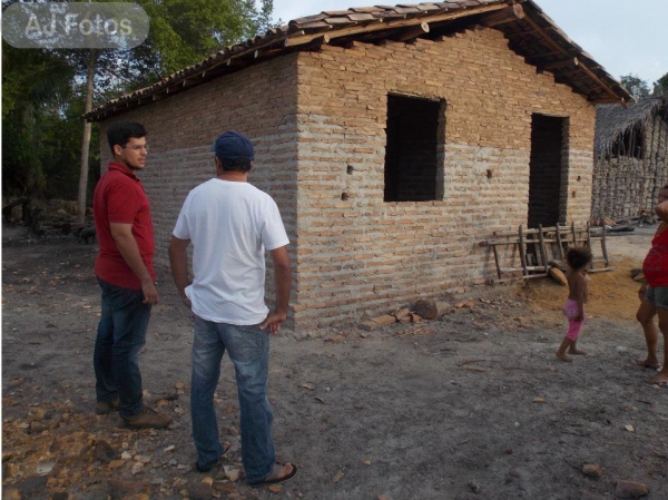 Jovem Davi da Cerâmica Campo Maior e empresário do Raimundinho das Construções fizeram ação social em zona rural. - Imagem 5