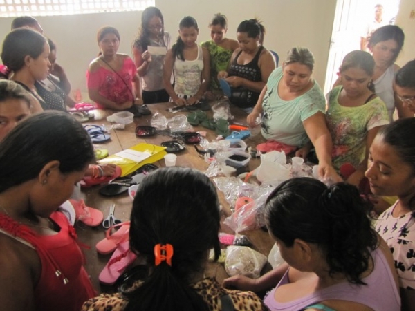 Prefeitura de Miguel Alves oferecer Curso de Customização de sandália - Imagem 13