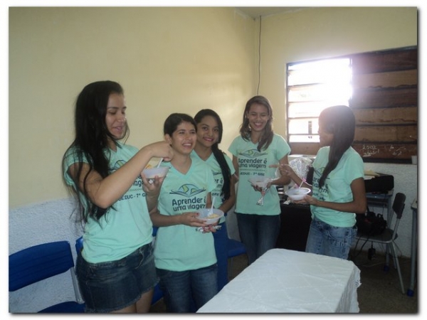 Prefeito Dr. Moura e educadores prestaram uma homenagem aos estudantes selecionados para participarem do Intercâmbio Aprender é uma Viagem - Imagem 31