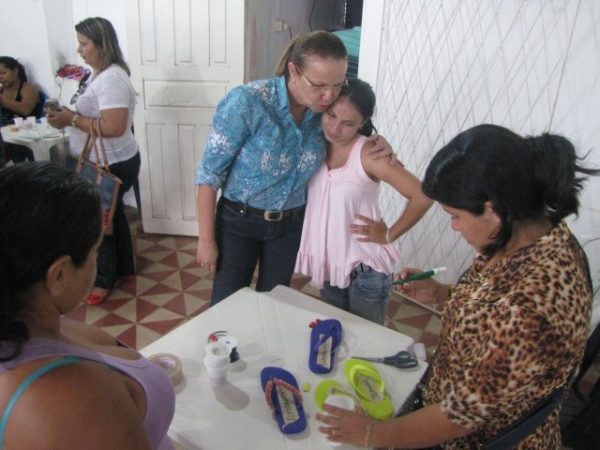 Prefeitura de Miguel Alves oferecer Curso de Customização de sandália - Imagem 7