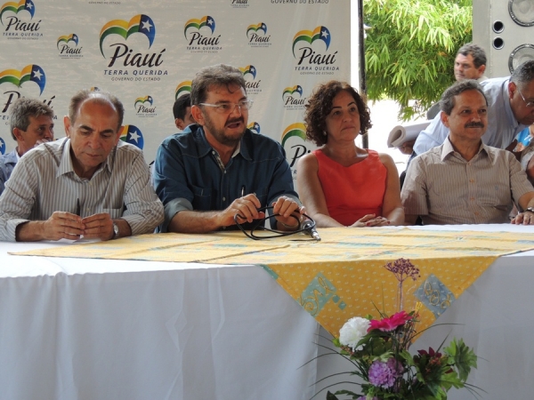 Governador Wilson Martins inaugura pavimentação asfaltica  - Imagem 14