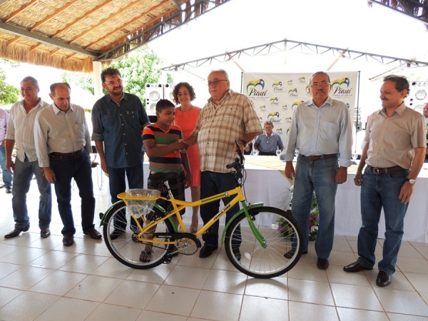 Governador Wilson Martins inaugura pavimentação asfaltica  - Imagem 21