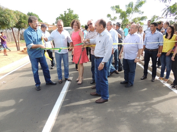 Governador Wilson Martins inaugura pavimentação asfaltica  - Imagem 2