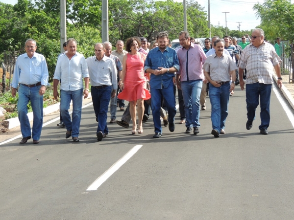 Governador Wilson Martins inaugura pavimentação asfaltica  - Imagem 7