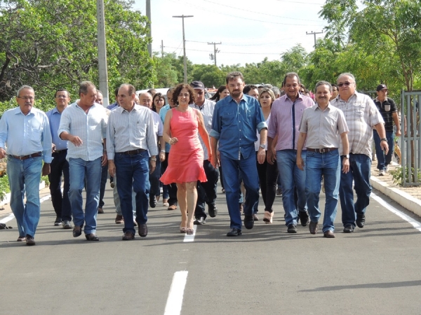 Governador Wilson Martins inaugura pavimentação asfaltica  - Imagem 6
