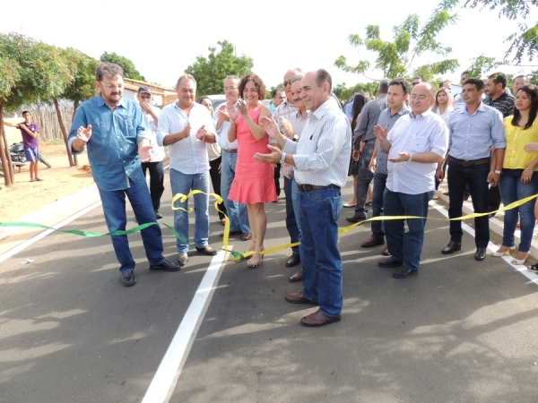 Governador Wilson Martins inaugura pavimentação asfaltica  - Imagem 3