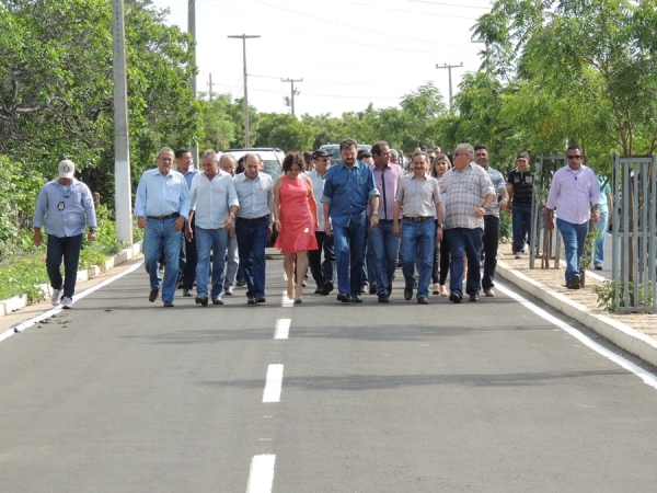 Governador Wilson Martins inaugura pavimentação asfaltica  - Imagem 5