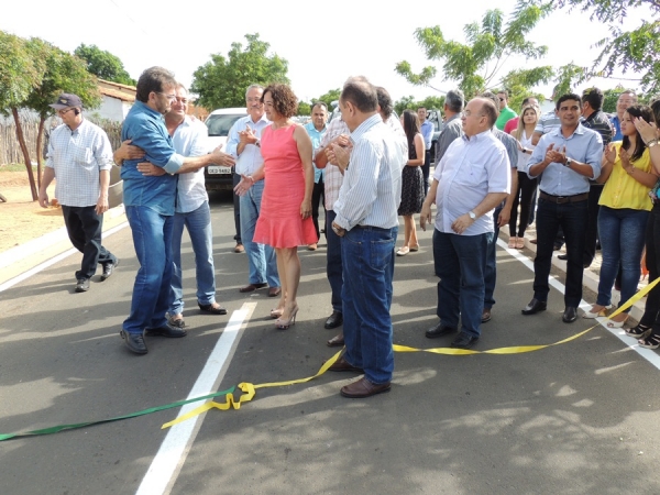 Governador Wilson Martins inaugura pavimentação asfaltica  - Imagem 4