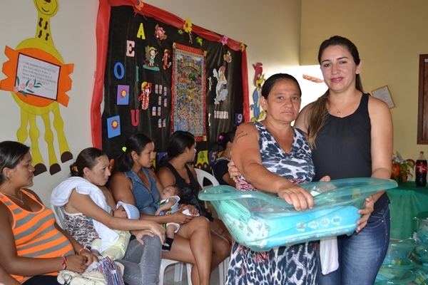 Prefeitura de Pedro II entrega enxovais para gestantes e mães carentes - Imagem 2