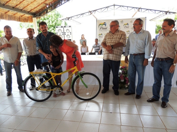 Governador Wilson Martins inaugura pavimentação asfaltica  - Imagem 20