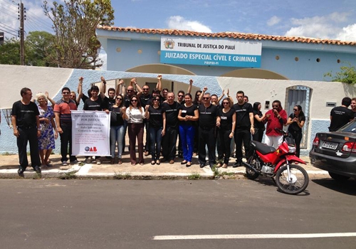 Advogados da OAB de Piripiri fazem manifestação contra péssimas condições de trabalho - Imagem 6