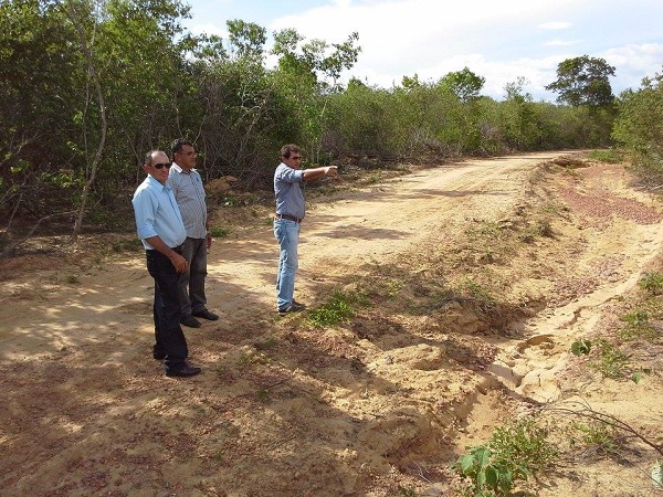 Prefeito Tonho Veríssimo faz vistoria em estradas vicinais em Juazeiro do Piauí