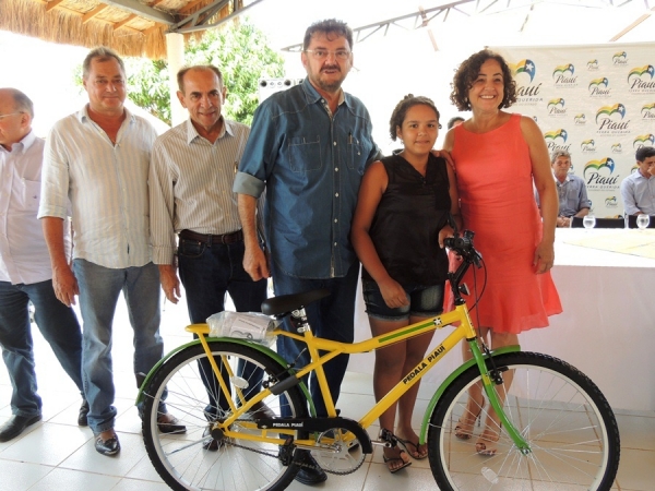 Governador Wilson Martins inaugura pavimentação asfaltica  - Imagem 17