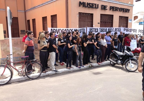 Advogados da OAB de Piripiri fazem manifestação contra péssimas condições de trabalho - Imagem 2
