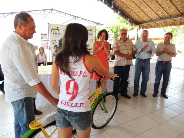 Governador Wilson Martins inaugura pavimentação asfaltica  - Imagem 19