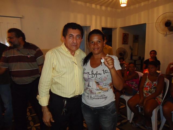 Prefeito Dr.Zé Maria faz Entrega de Casas do Projeto Minha Casa Minha Vida 2 - Imagem 28