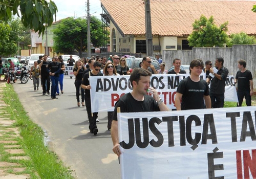 Advogados da OAB de Piripiri fazem manifestação contra péssimas condições de trabalho - Imagem 3