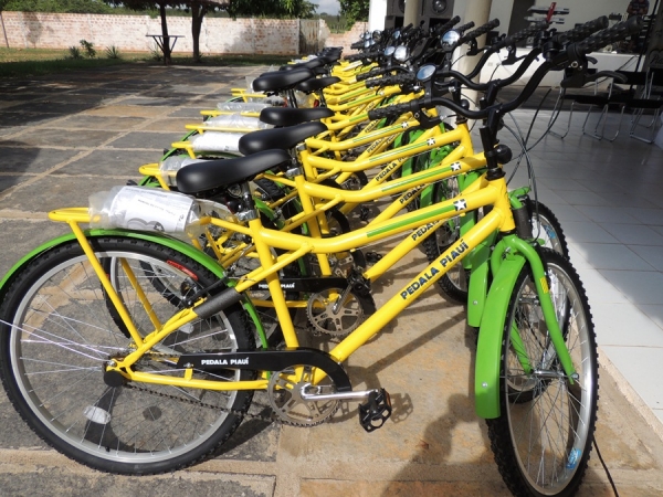 Governador Wilson Martins inaugura pavimentação asfaltica  - Imagem 16