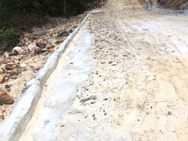 Serviço de recuperação da ladeira do Caranguejo recebe visita da Prefeita Neuma Café - Imagem 8