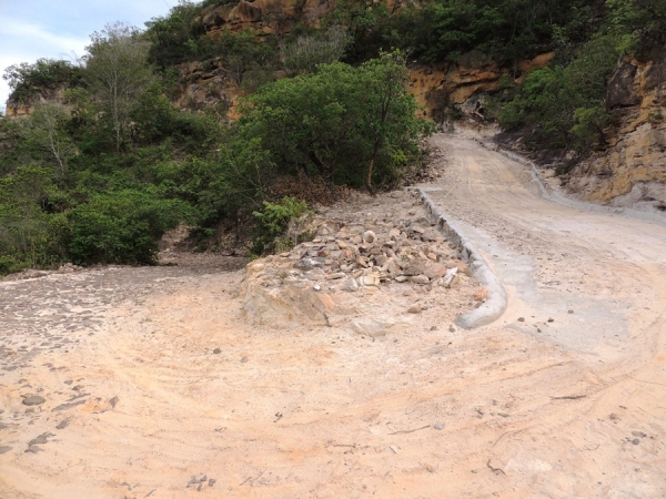 Serviço de recuperação da ladeira do Caranguejo recebe visita da Prefeita Neuma Café - Imagem 9