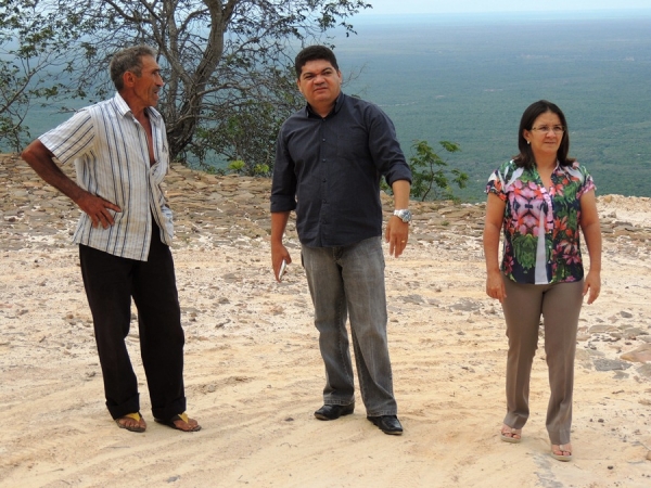 Serviço de recuperação da ladeira do Caranguejo recebe visita da Prefeita Neuma Café - Imagem 3