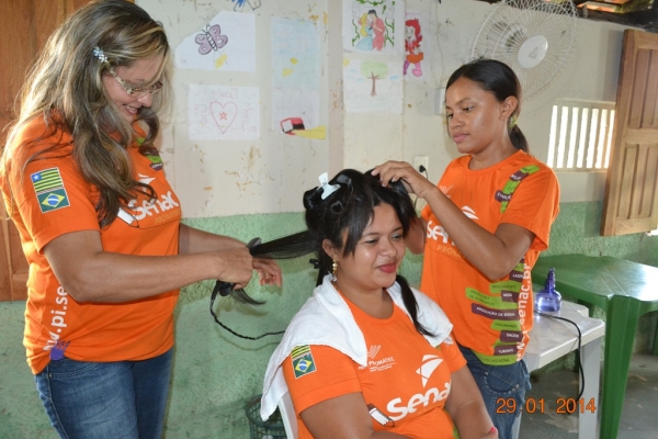 Pronatec em parceria com a Prefeitura oferece cursos de cabeleireiros em Boa Hora - Imagem 15