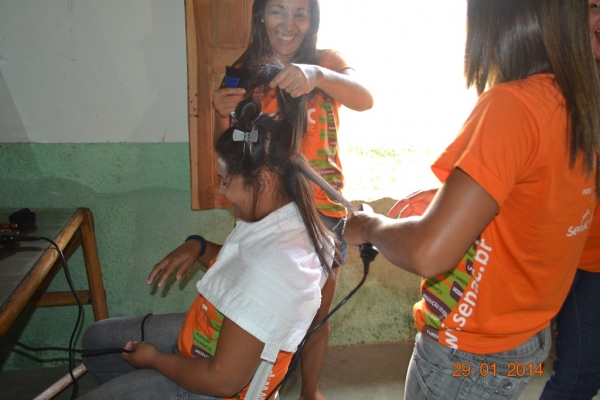 Pronatec em parceria com a Prefeitura oferece cursos de cabeleireiros em Boa Hora - Imagem 17