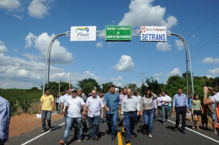 Gov.Wilson Martins entregou obras em Lagoa de São Francisco
