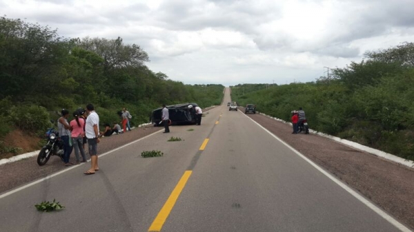Professora fronteirense sofre acidente ao desviar de um animal na BR 230 - Imagem 2