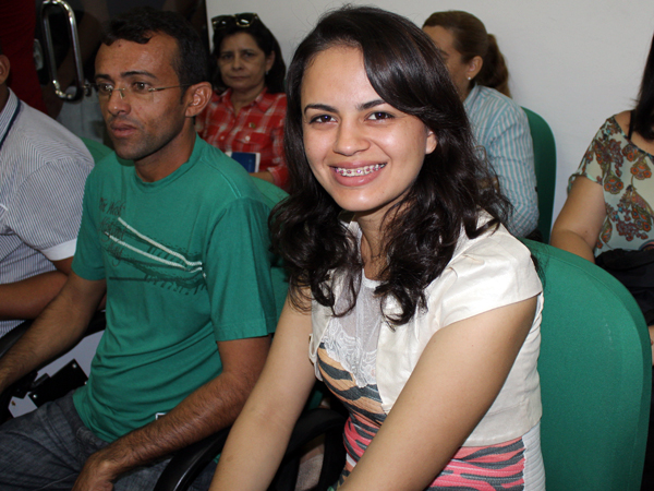 Prefeita Débora Carvalho recebe caminhão pipa na APPM