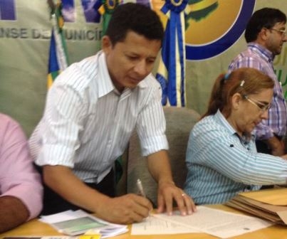 Prefeito de Porto Manin Geronço recebe caminhão pipa em Teresina - Imagem 4