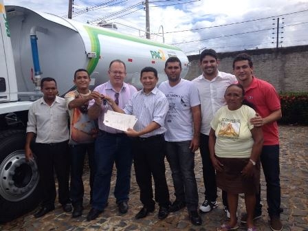 Prefeito de Porto Manin Geronço recebe caminhão pipa em Teresina - Imagem 1