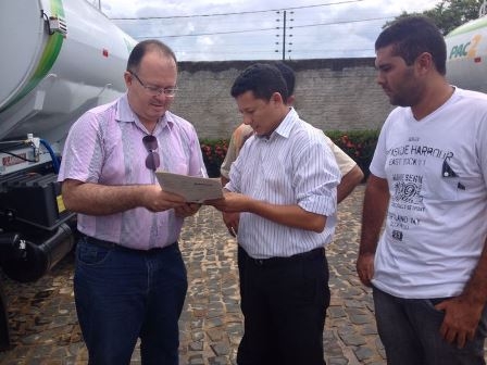 Prefeito de Porto Manin Geronço recebe caminhão pipa em Teresina - Imagem 3