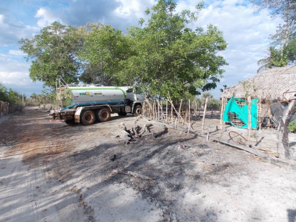 Abastecimento com carro pipa na zona rural de Capitão de Campos - Imagem 2