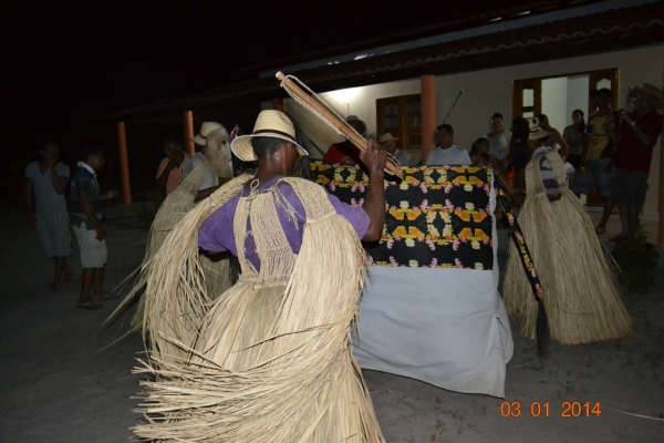 Grupo de Reisado do Boi Memória faz peregrinação no bairro Mato Seco. - Imagem 7