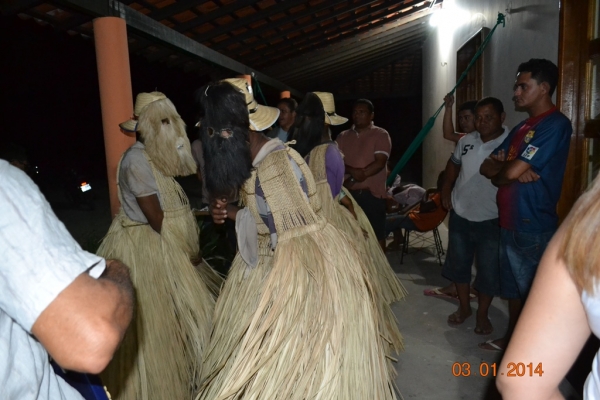 Grupo de Reisado do Boi Memória faz peregrinação no bairro Mato Seco. - Imagem 52