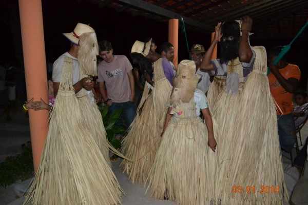 Grupo de Reisado do Boi Memória faz peregrinação no bairro Mato Seco. - Imagem 44