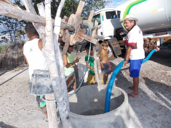 Abastecimento com carro pipa na zona rural de Capitão de Campos - Imagem 5