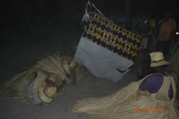 Grupo de Reisado do Boi Memória faz peregrinação no bairro Mato Seco. - Imagem 15